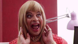 <i>Kroll Show</i>’s PubLIZity girls want to send you ameeeezing e-mails
